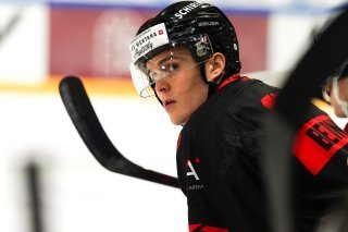 Eliot Bernazzi portera le maillot du HC Sierre pour deux années supplémentaires.